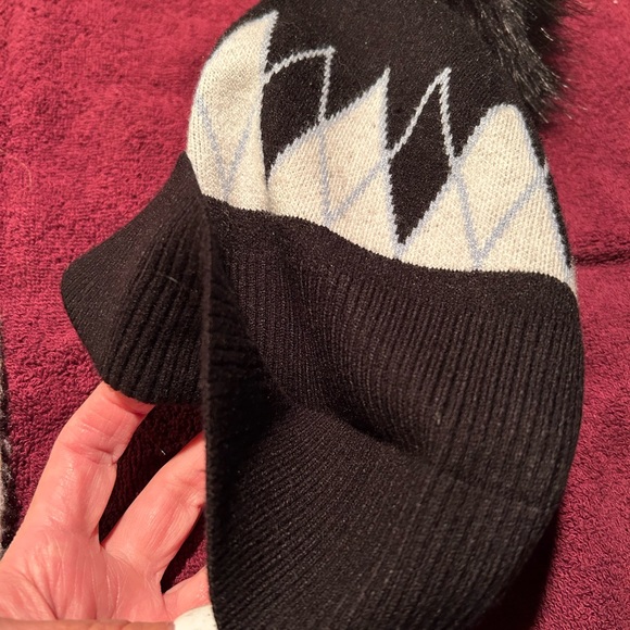 Bundle of 2 Argyle Knit Pom Beanies NEW!!! - Picture 3 of 4
